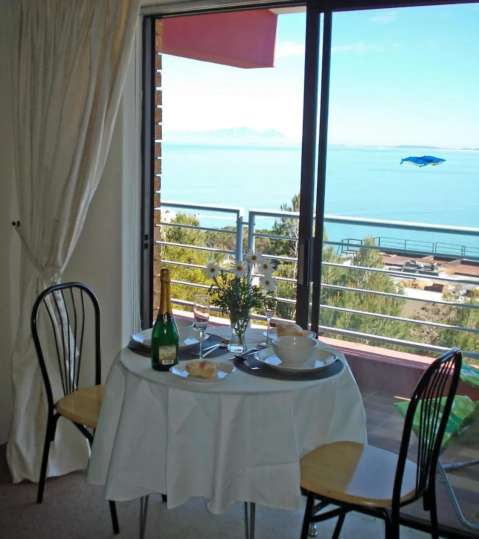 Whale Views Apartment Gordons Bay